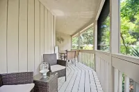 Relaxing 2 BR cottage, walking distance to beach