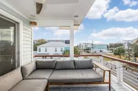 3 minute walk to beach; Golf cart included!