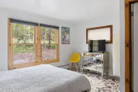 Relaxing Retreat: 7 mins to both Mountain and Village: Ski, Bike, Hike & Unwind