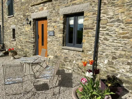 Stunning 3 bed cottage with exceptional views over fields and the Lakeland fells Отели рядом с достопримечательностью «Квакер Тапестри Музеум»