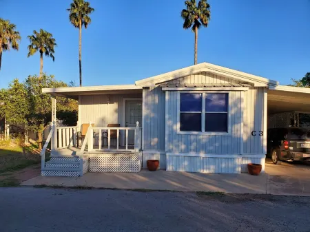 Las Puertas Amarilla! w/Office 152Mbps Wifi. Pet Friendly & Near City Park!