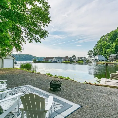 Waterfront Hot Tub On The Bay
