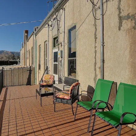 Historic comfy loft in the heart of Salida! View calendar
