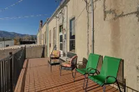 Historic comfy loft in the heart of Salida! View calendar