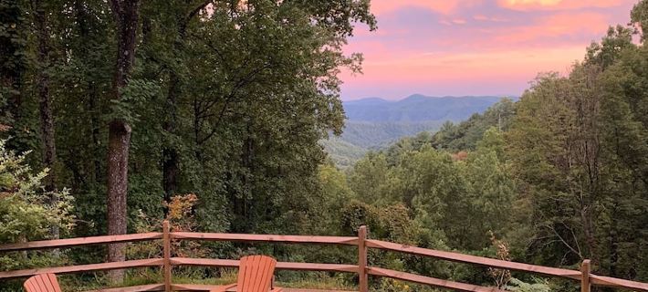 Secluded & Romantic, Blowing Rock, Views, Hot Tub - the Red Rover Hotels in Caldwell County
