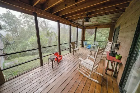 Charming 3-bedroom house with AC and WiFi in Topton near Nantahala Forest