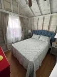 Cardinal Cottage: Cozy Rustic Lakefront Escape at the Pier, Perfect for 5!