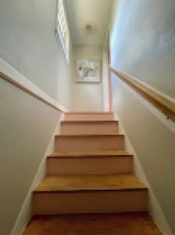 The Dreamhouse: Charming 2-story, 1-bedroom house in tranquil Sherman