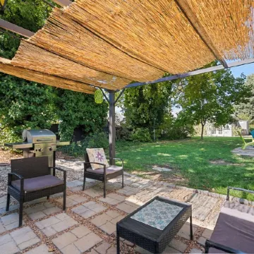 Peaceful Neighborhood Near Sightseeing, Mountains, & Fun!  Spacious Family Fave!