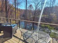 The Rockfish River Cabin,Private,River Sounds, Stunning Views! 10 Min to Rt 151!