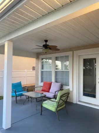 Charming Three bedrooms and Two bathroom with backyard Отели в г. Саннисайд