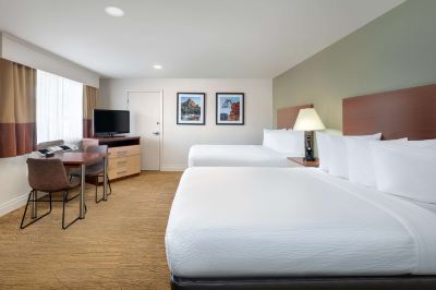 バスタブ付きバリアフリークイーンサイズベッドルーム2台 ベストウエスタン レッド ヒルズの写真