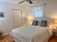 Bungalow in small and quiet cul-de-sac, pet-friendly.