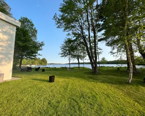New & Modern, Lakeside Home Hotels in Windham