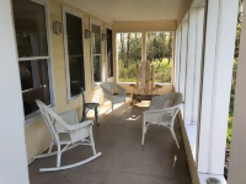 Custom Craftsman home. 20 Miles from Downtown Duluth. Hotels in Lakeside