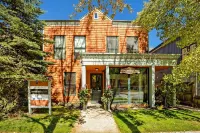 2-Bedroom Condo in the Heart of Aspen. Blocks to Lifts, Shops, and Food.