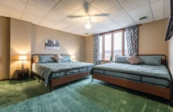 Historic Downtown Top Floor 2BR Apartment