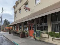 Elegant Penthouse  2 blocks from Sonoma Plaza.