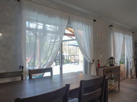 Bellas Vacation Home: Cozy, Modern Stay Just 12 Minutes from Disney!