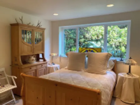 Where Views, Stars & Wildlife Meet: Your Secluded Cliffside Escape Awaits!