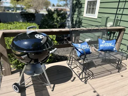 Historic Alston-Charlotte Cottage in Downtown New Bern! Отели рядом с достопримечательностью «The Boathouse»