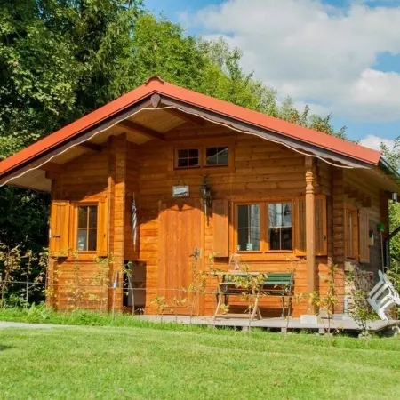 Gemütliches Blockhaus auf Schönem Campingplatz