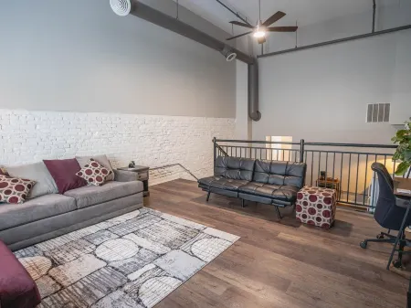 King Centered Downtown Lafayette Отели в г. Лафайетт