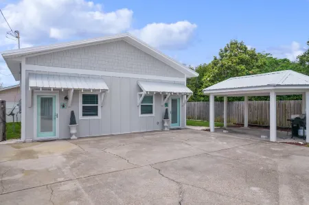 "A" SAND AND OCEAN LOVER'S VACATION VILLA