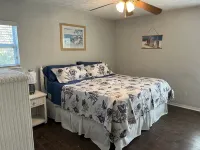 Unique 2 Suites, 3 Min Walk Beach, 5 Min to Downtown Hotels in Vilano Beach