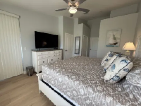 Gorgeous Newly Furnished Condo in Gated Golf Course of Stoneybrook