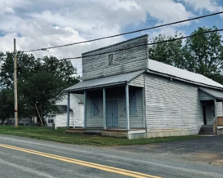 Cozy studio rental situated between Bedford and Lynchburg Virginia Hotels in Campbell County