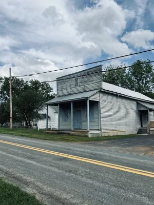 Cozy studio rental situated between Bedford and Lynchburg Virginia Hotels in Campbell County