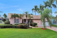 ⭐ RARE Waterfront Western Exposure Vacation Home - Best Sunset Views & FREE WiFi