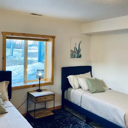 Capitol Reef Home with fast wi-fi and washer/dryer