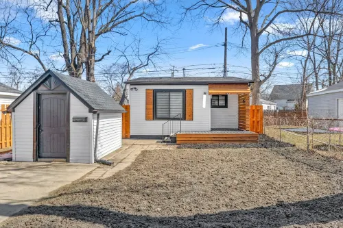 Private Luxury Tiny Home Hotels in Allen Park