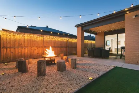 Sauna + King Beds, Super Large Luxurious Home Отели в г. Сейнт Леонардс