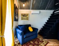 Queens Hotel- a cozy studio cottage in the country. Pool and hot tub.