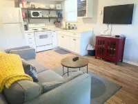 1 bed/1 bath, 1.5 blocks to beach/town, dog friendly, fenced yard