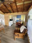 Bluebird Cottage: Cozy Rustic Lakefront Escape at the Pier, Perfect for 6!
