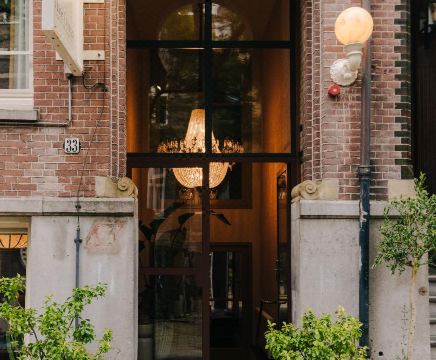 4. 오메가 호텔 암..