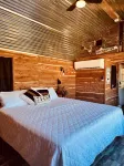 Pine Hollow w/ Lemurs & zebras, Private Hot Tub