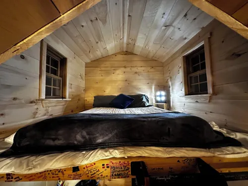 Tiny House-100 acres Kayaks/Canoes/Paddleboards/trails/Axe Throwing/pizza oven