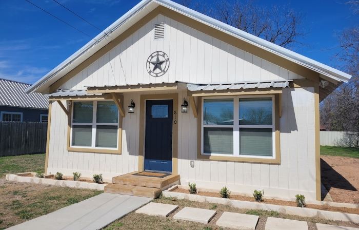 Pet-Friendly Home for 7 with Fire Pit
