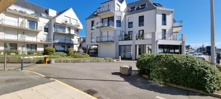 Beautiful Balcony Apartment with sea view in the center of Concarneau
