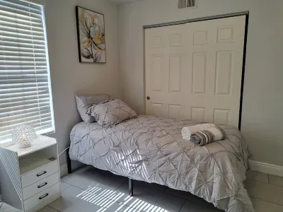 Luxurious Cozy 2-bedroom condo. Hotels near Five Below