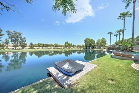 A Luxurious Waterfront Home awaits you! Отели рядом с достопримечательностью «Окотильо Голф Клаб»