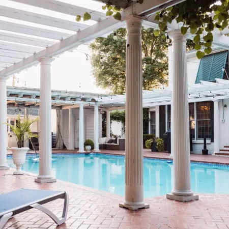 Beautiful 6-bed home with pool and 2 hot tubs