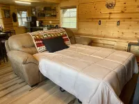 Cozy Tiny Cabin with Hot Tub, 3 Minutes to Seneca Rocks Park Entrance