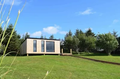 Modern cabin with stunning views & private hot tub 카일러헤아 오터 해븐 주변 호텔