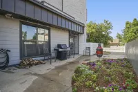Perfect Luxury Condo in Midtown! Great Amenities!
